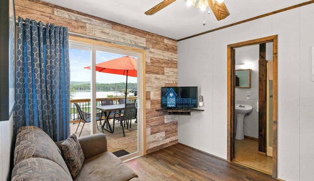 Dogwood Cabin - Lakefront on Table Rock Lake