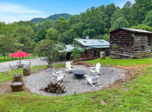 Dogwood Cabin