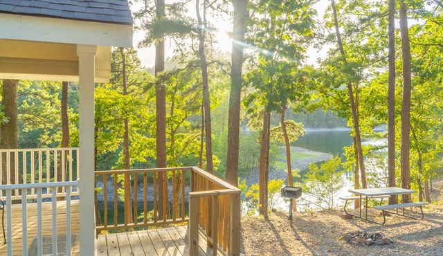 Dogwood Cottage at Safe Harbor Brady Mountain on Lake Ouachita!