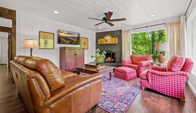 Dogwood Cottage: HotTub 2 King Beds DogFriendly