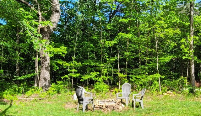 Dogwood-dog friendly, homestead w/ livestock, quiet, relaxing, hiking, Caverns
