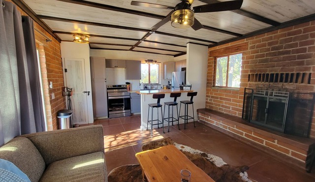 Dogwood Flats - A cozy guest house in the oak trees!