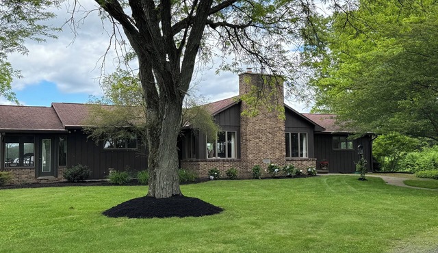 Dogwood Ridge - Secluded 3BR Home in the Woods, Sleeps 9, Pet Friendly