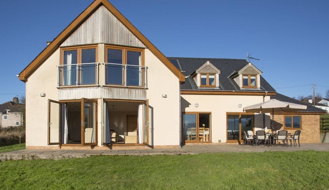 DOL FRAINT, family friendly, with a garden in Llanfairpwllgwyngyll