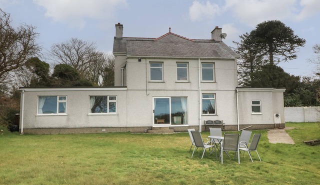 DOLAFON, pet friendly, country holiday cottage in Morfa Nefyn