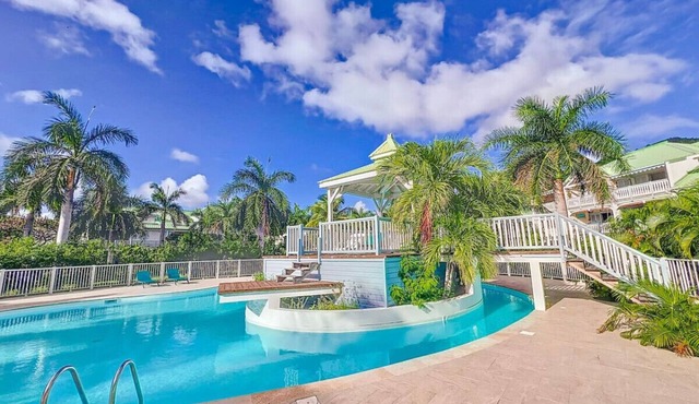 Dolce Riviera, accès plage à pied, vue piscine, 2 chambres