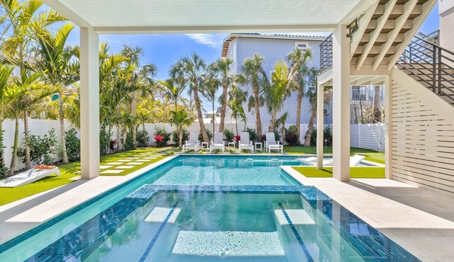 Dolce Vita: Amazing Rooftop Experience, Views, Pool, Spa by Anna Maria Life Vacation Rentals