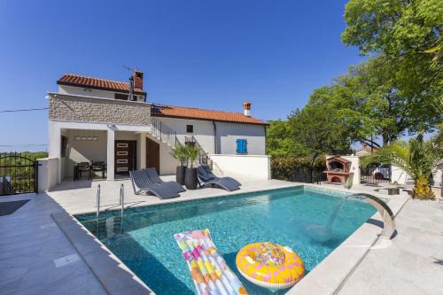 Dolce Vita Apartments with Heated Pool