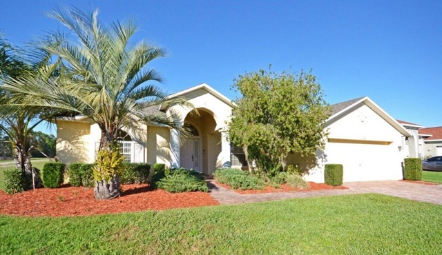 Dolcetto Den - 4 bedroom pool home with hot tub and games room