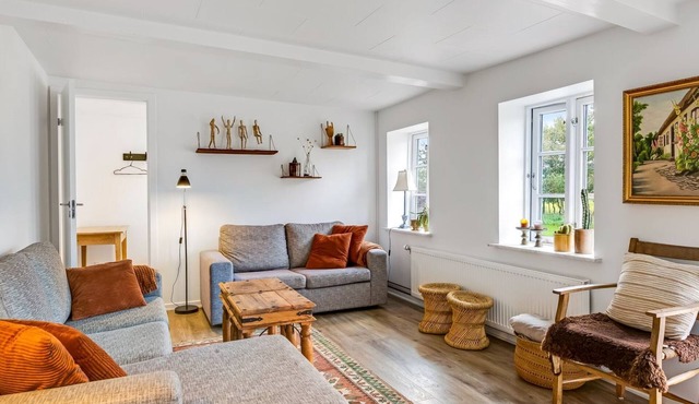 "Dolfine" - 15km from the sea by Interhome