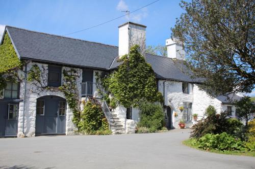 Dolgun Uchaf Historic B&B and Cottages with Boutique Bedrooms In The Heart of Snowdonia