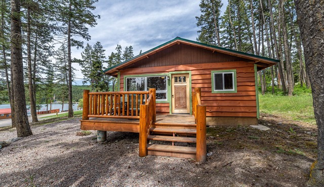 Dollhouse-Secluded Cabin in the Woods Lake Views