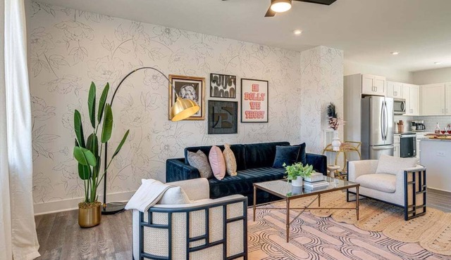 Dolly Day Dream 5629-Near Broadway–Sleeps 8