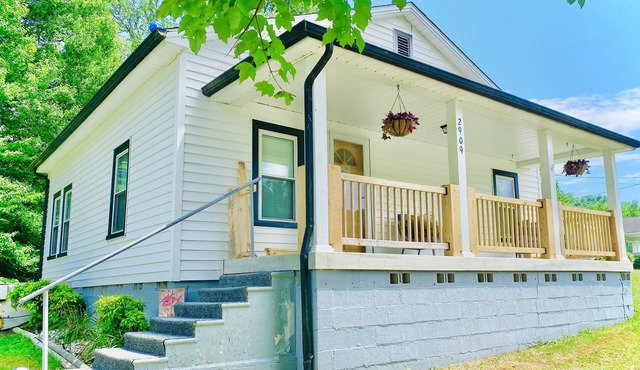 Dolly Elvis Cash Inspired Home in Pioneer- Royal Blue, Tackett & Sundquist