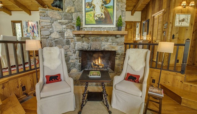 "Dolly Lodge" - Private 2.5 Acres/Mid-Century Architecture