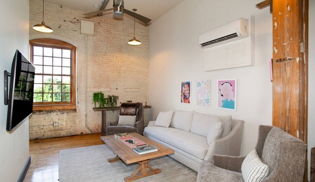 Dolly`s Downtown Loft - Knoxville!