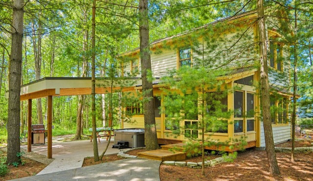 Dollybrook Cottage 1 Private Hot Tub Stay | Community Pool (Seasonal)