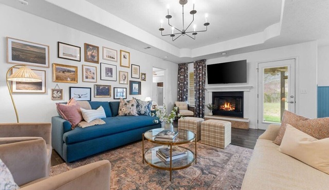 Dollys Stampede House! New, Hot tub, Gameroom