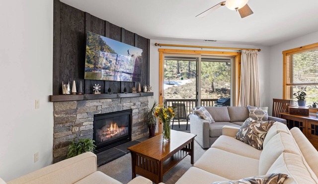 Dolomite Condo # 8 - Charming Ski Lease, Gas fireplace and Mountain Views
