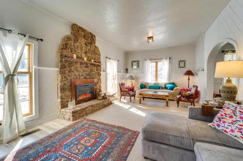 'Dolorable' Home w/Yard - Walk to River!