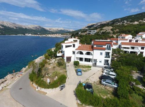 Dolores D&D, Baska