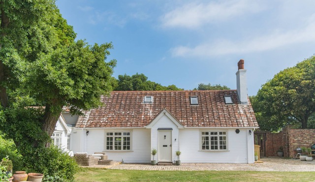 Dolphins Leap, St Margaret's at Cliffe