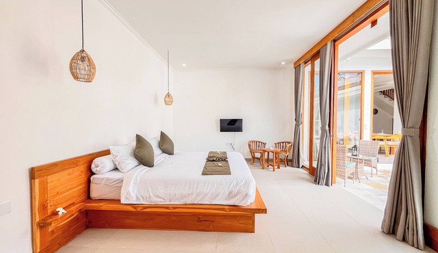 Dolphin 1 – Deluxe Double Room in New Villa on Lovina Beach