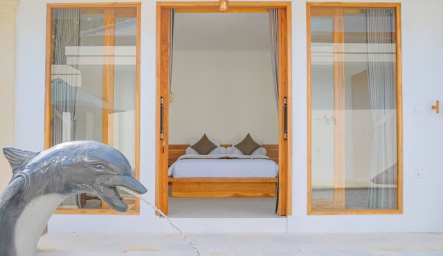 Dolphin 2 – Deluxe Double Room in New Villa on Lovina Beach
