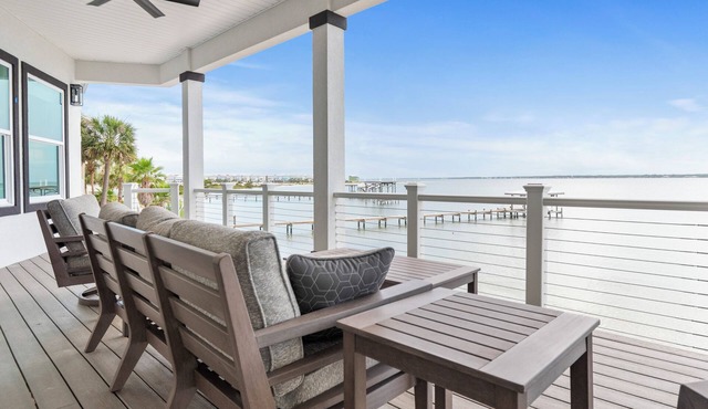 Dolphin Cove-Luxury Sound front retreat w/private pier. 6 bed/6.5 bath sleeps 1