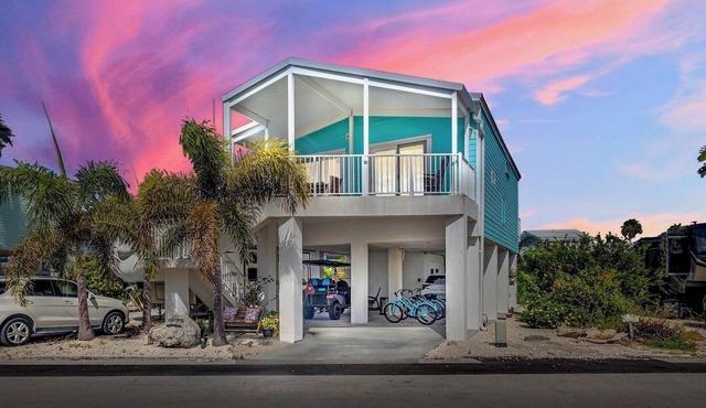*DOLPHIN DAYDREAMS @ VENTURE OUT* New Home & Golf Cart + LAST KEY SERVICES…