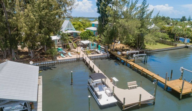 "Dolphin Dive" Fisherman's Family Paradise Directly on the Intracoastal Waterway