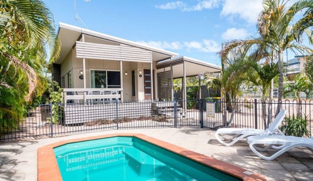 Dolphin Escape Holiday House