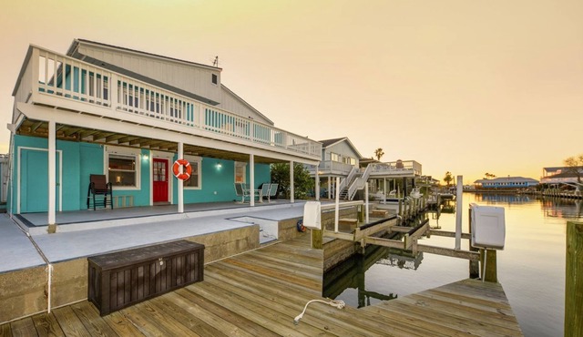 Dolphin Paradise | Pet Friendly + Water Views