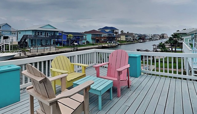 Dolphin Paradise | Bayfront + Pet Friendly