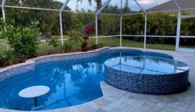 DOLPHIN RIVERHOUSE W/HOT TUB, POOL AND DOCK