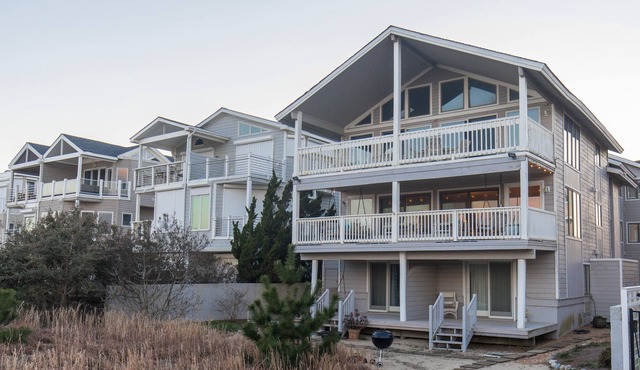 Dolphin's Den (3-Bedroom Condo) by RedAwning