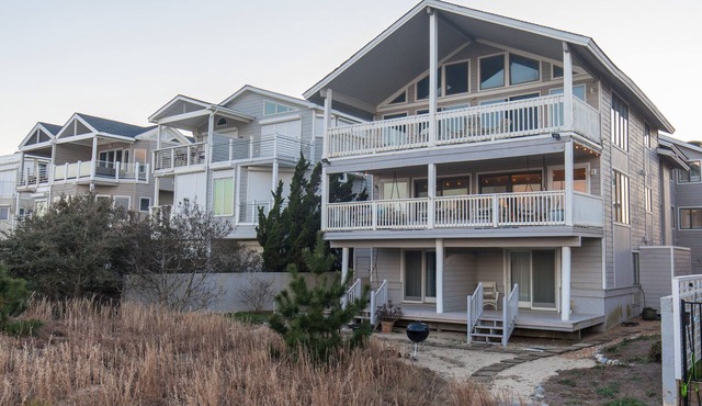 Dolphin's Den - Oceanfront - North End VB