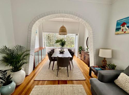 Dolphin Sands - flat barefoot walk to Coogee Beach