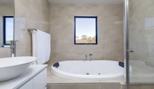 Dolphin Suite at Waters Edge