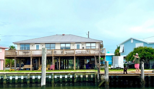 Dolphin Watch A - Remodeled - Waterfront Fishing Paradise! Bring your Dog!