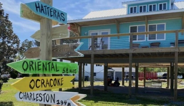 Dolphin Watch Bahamas Style w/ boatdock 5 min to Oriental and Ferry