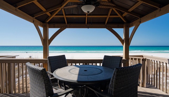 Dolphin Waves Townhouse Unit 11 - PCB - 50 Yards to the beach! Pet Friendly