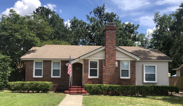 Dolphina House-East Hill! 9 Miles from Pensacola Beach! Dog Friendly!