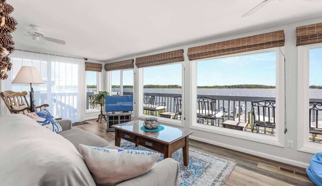 Dolphins Chance - Beautiful Waterfront!