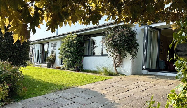 DOLWYLAN, pet friendly, with open fire in Newport, Pembrokeshire