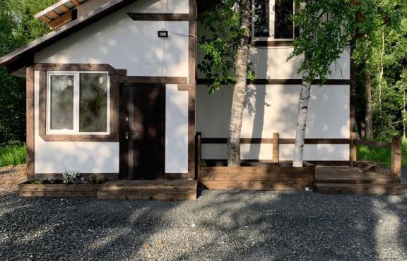 Дом у ручья