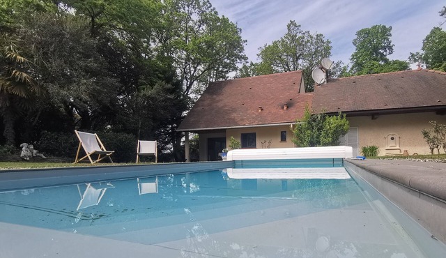 DOMAINE DE LA VALADE 1 km village center