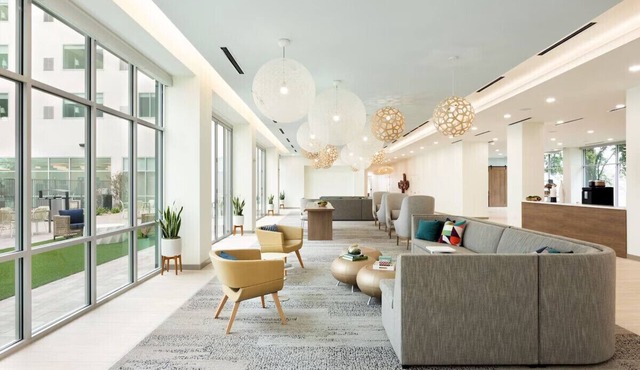 Domain Adjacent King Suite:Pool/Gym/Free Breakfast