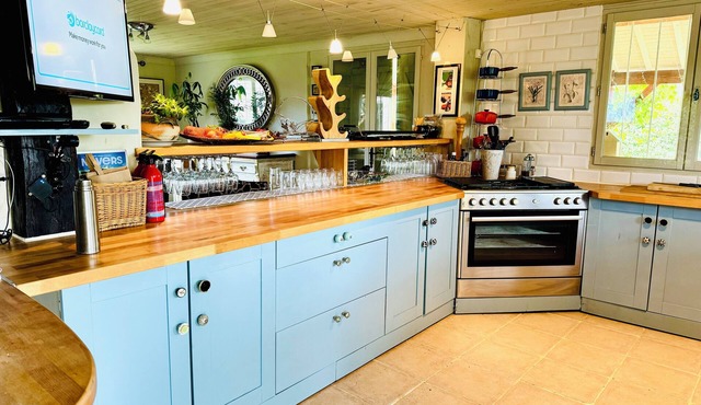 Domain de Guiblain. large country home 10km from Magny-Cours with pool/jacuzzi