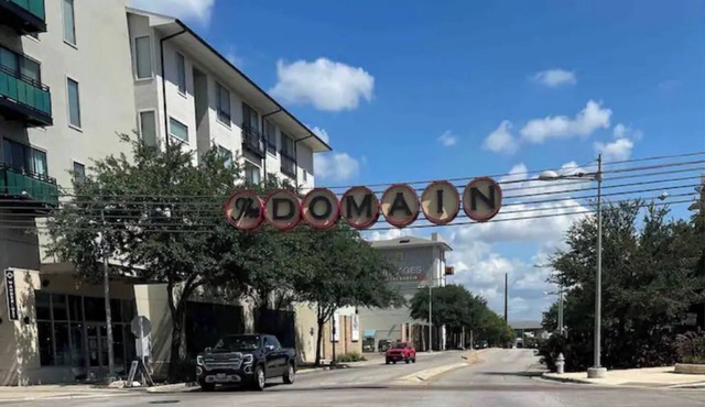 Domain Luxury 2 bedroom apartment! Self check in.